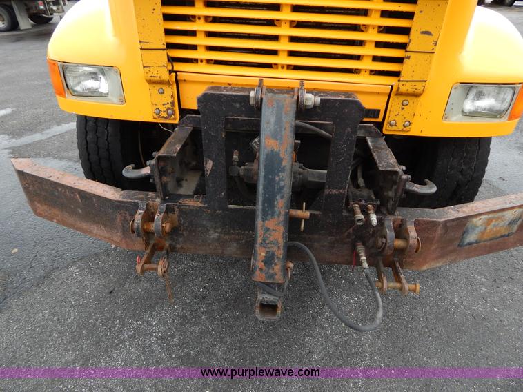 image for item H3391 1999 International 4900 dump truck