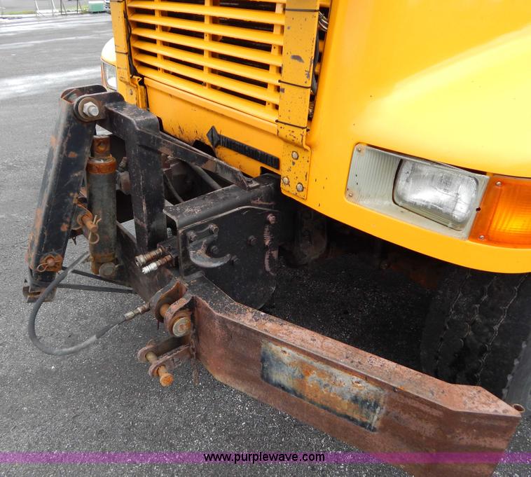 image for item H3391 1999 International 4900 dump truck