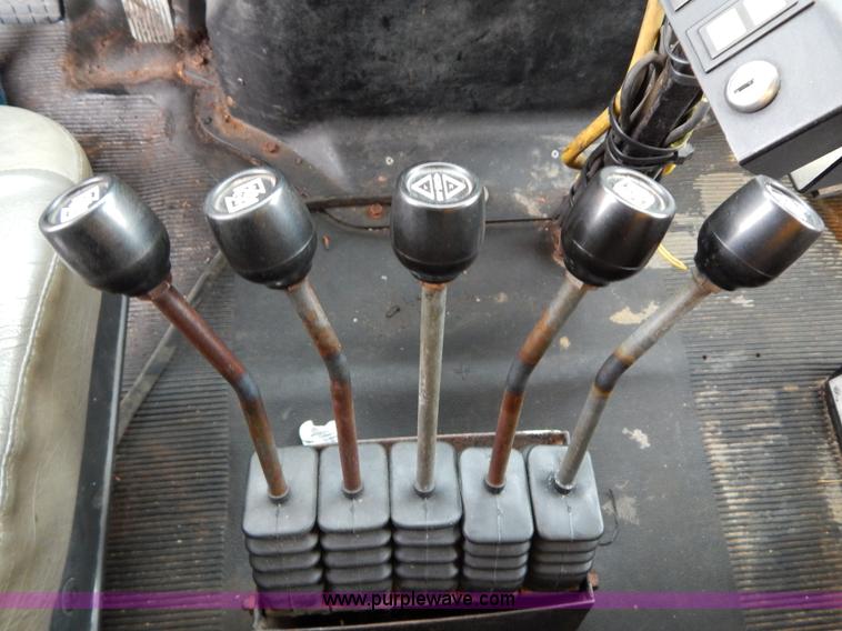 image for item H3391 1999 International 4900 dump truck