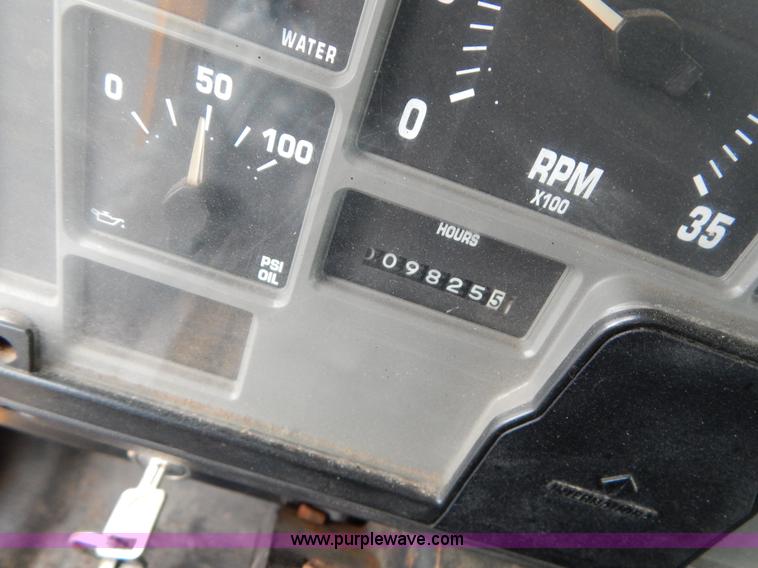 image for item H3391 1999 International 4900 dump truck