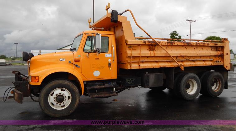 image for item H3392 2000 International 4900 dump truck