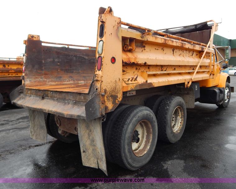 image for item H3392 2000 International 4900 dump truck