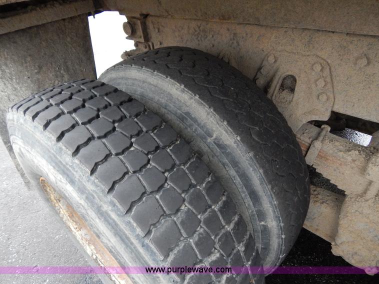 image for item H3392 2000 International 4900 dump truck