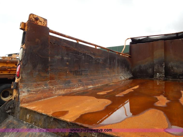 image for item H3392 2000 International 4900 dump truck