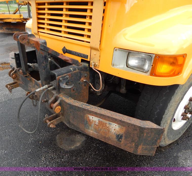 image for item H3392 2000 International 4900 dump truck