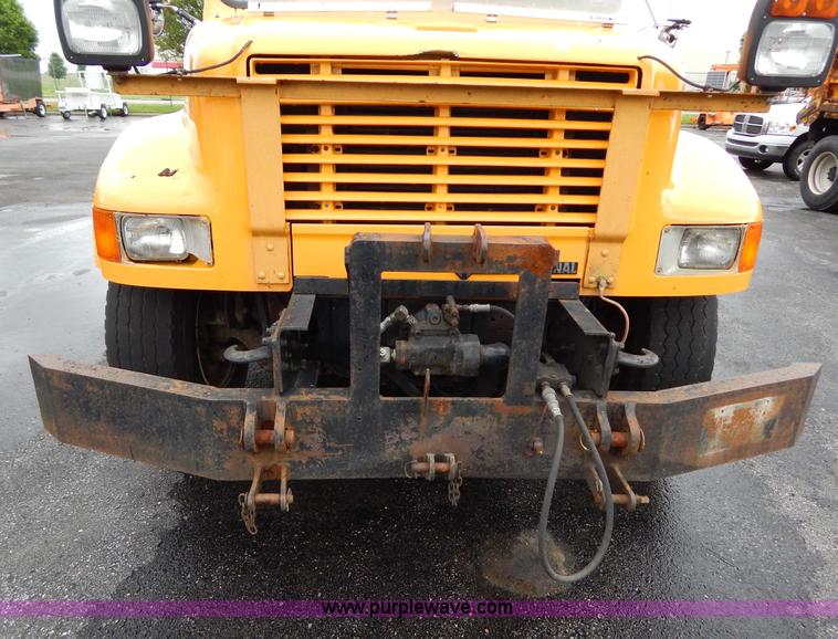 image for item H3392 2000 International 4900 dump truck