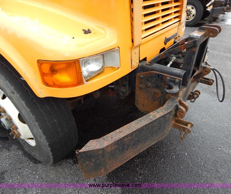 image for item H3392 2000 International 4900 dump truck