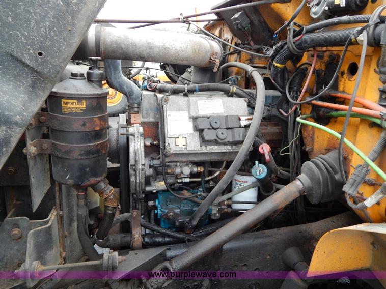 image for item H3392 2000 International 4900 dump truck