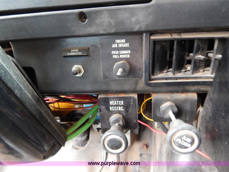 image for item H3392 2000 International 4900 dump truck