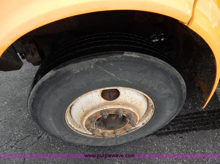 image for item H3394 1999 International 4900 dump truck