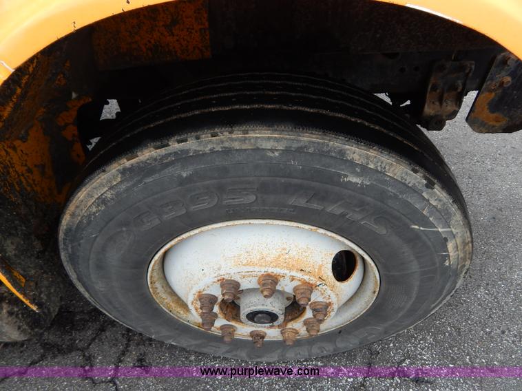 image for item H3394 1999 International 4900 dump truck