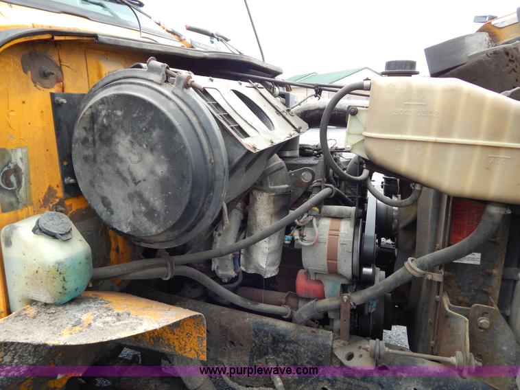 image for item H3394 1999 International 4900 dump truck