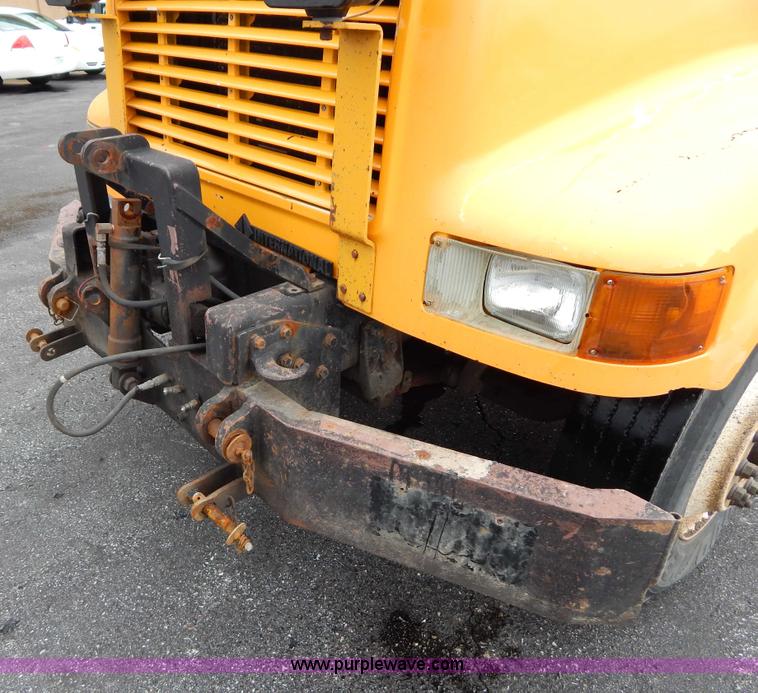 image for item H3394 1999 International 4900 dump truck