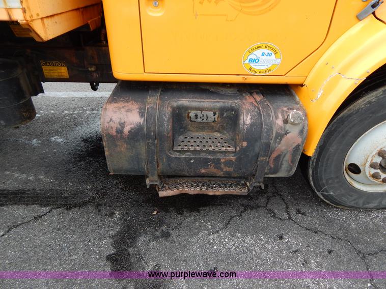 image for item H3394 1999 International 4900 dump truck