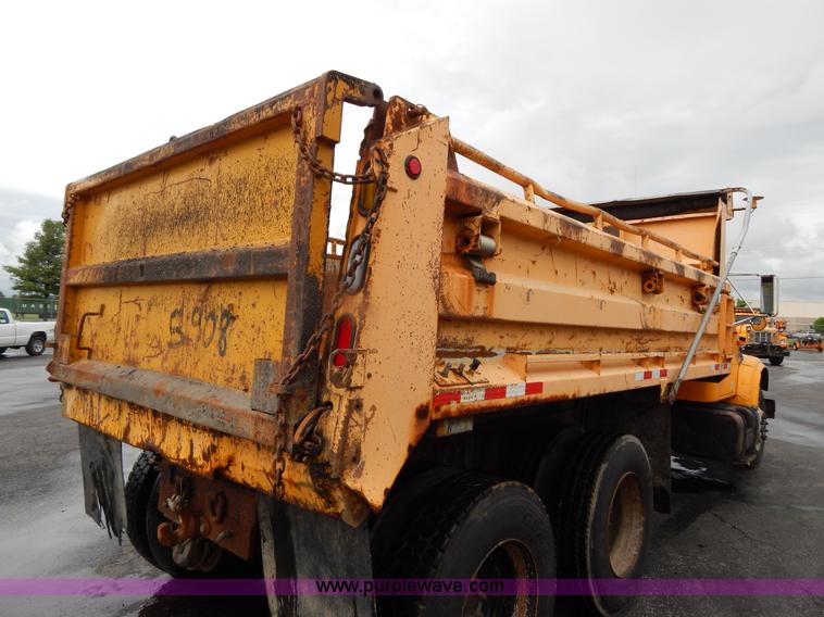 image for item H3394 1999 International 4900 dump truck