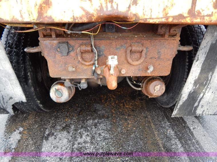 image for item H3394 1999 International 4900 dump truck