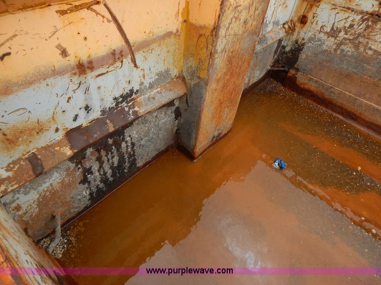 image for item H3394 1999 International 4900 dump truck