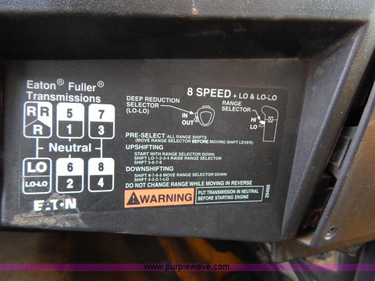 image for item H3394 1999 International 4900 dump truck