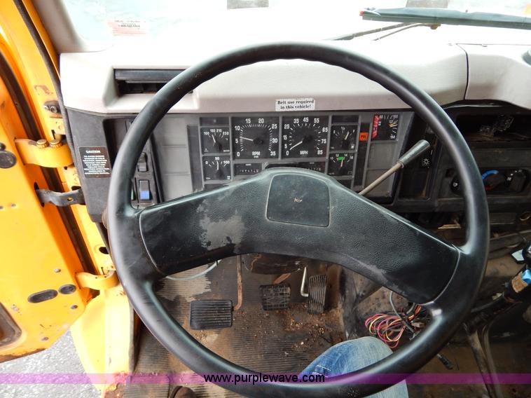 image for item H3394 1999 International 4900 dump truck