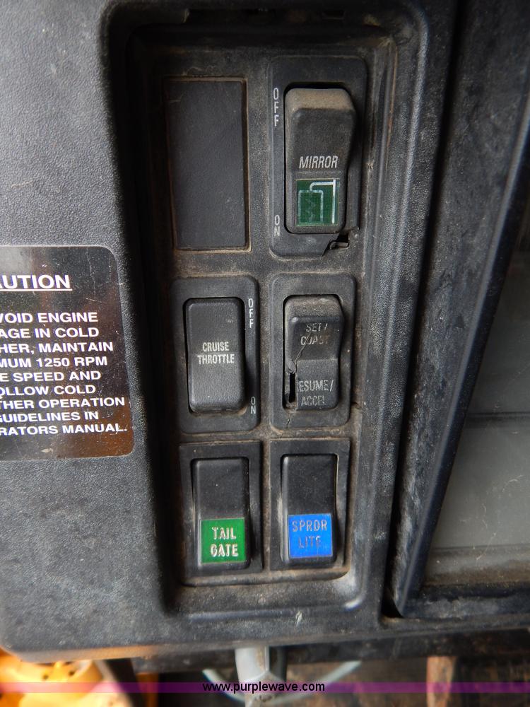 image for item H3394 1999 International 4900 dump truck