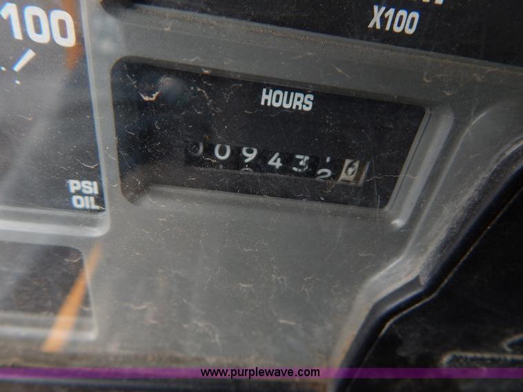 image for item H3394 1999 International 4900 dump truck