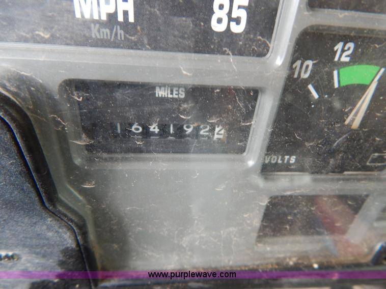 image for item H3394 1999 International 4900 dump truck