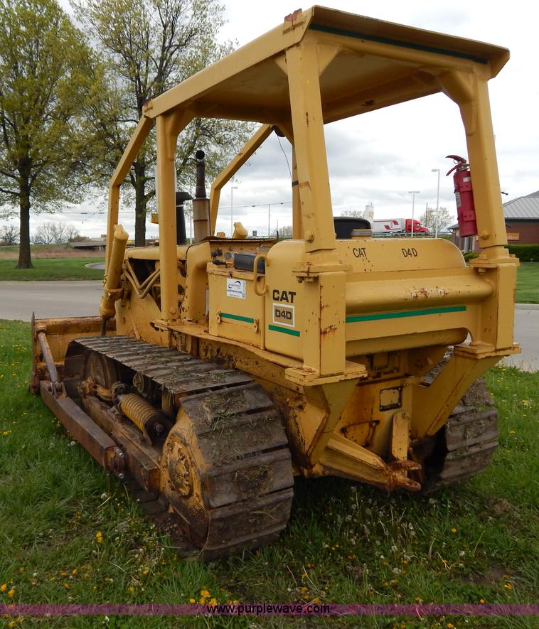 image for item H3445 1973 Caterpillar D4D dozer
