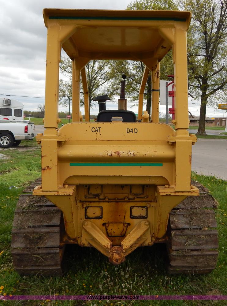 image for item H3445 1973 Caterpillar D4D dozer