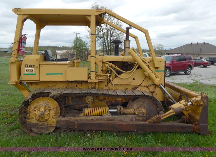 image for item H3445 1973 Caterpillar D4D dozer