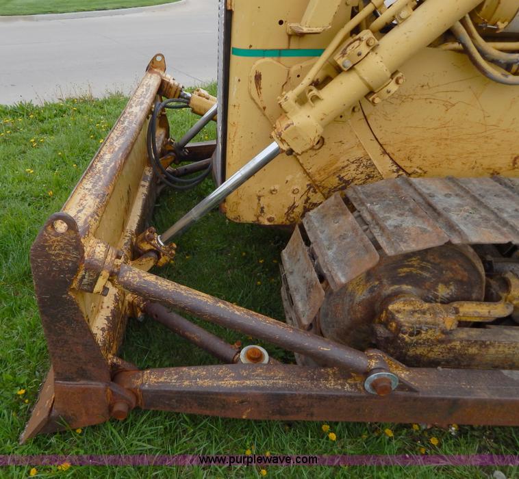 image for item H3445 1973 Caterpillar D4D dozer