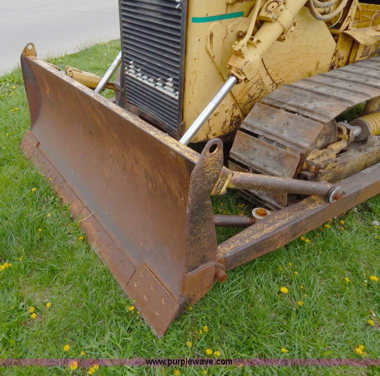 image for item H3445 1973 Caterpillar D4D dozer