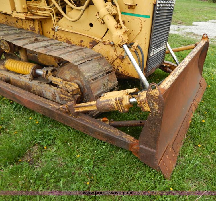 image for item H3445 1973 Caterpillar D4D dozer