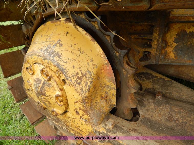 image for item H3445 1973 Caterpillar D4D dozer