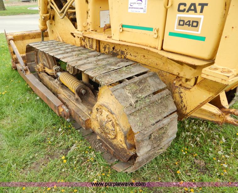 image for item H3445 1973 Caterpillar D4D dozer