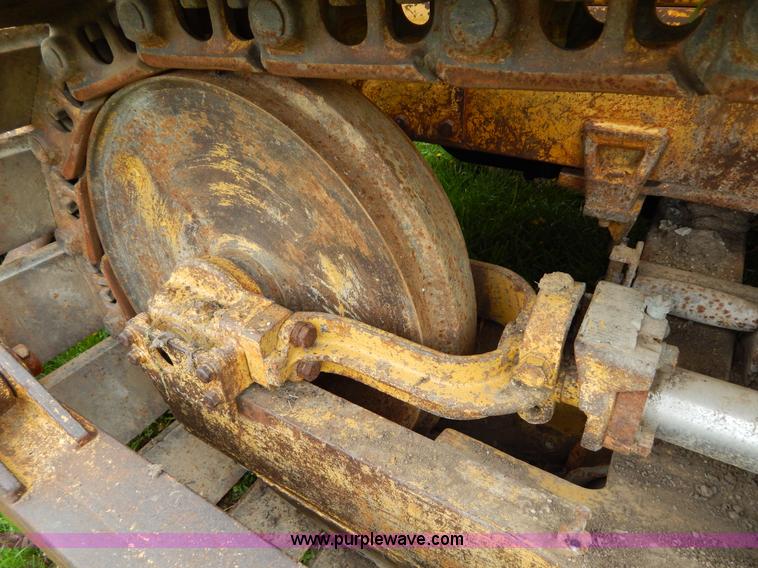 image for item H3445 1973 Caterpillar D4D dozer