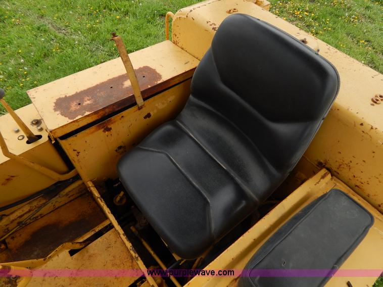 image for item H3445 1973 Caterpillar D4D dozer