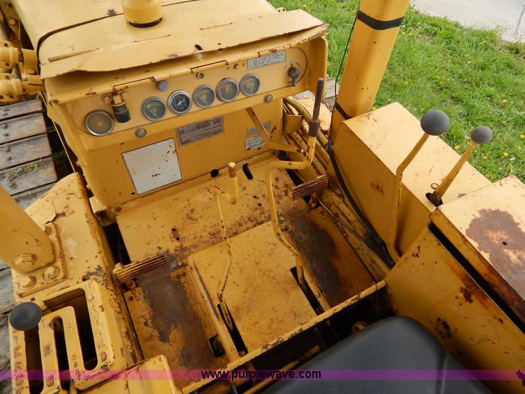image for item H3445 1973 Caterpillar D4D dozer