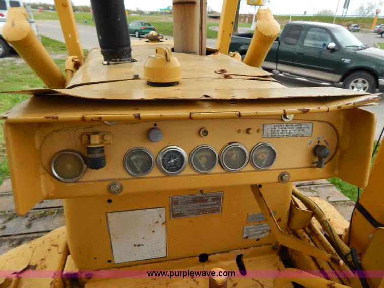 image for item H3445 1973 Caterpillar D4D dozer