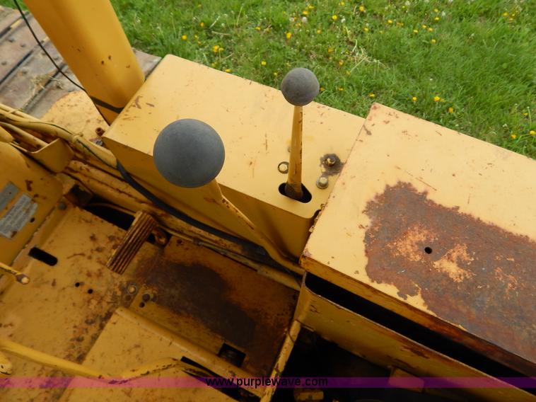 image for item H3445 1973 Caterpillar D4D dozer