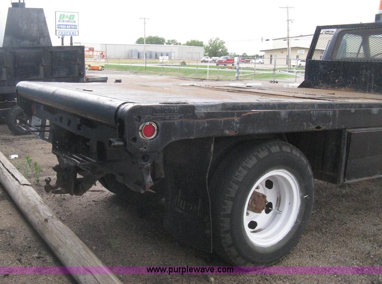 image for item H5435 1984 Ford F600G flatbed truck