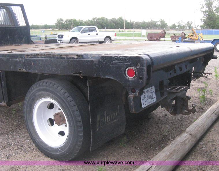 image for item H5435 1984 Ford F600G flatbed truck