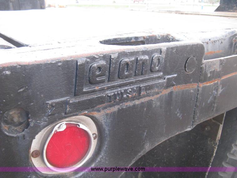 image for item H5435 1984 Ford F600G flatbed truck