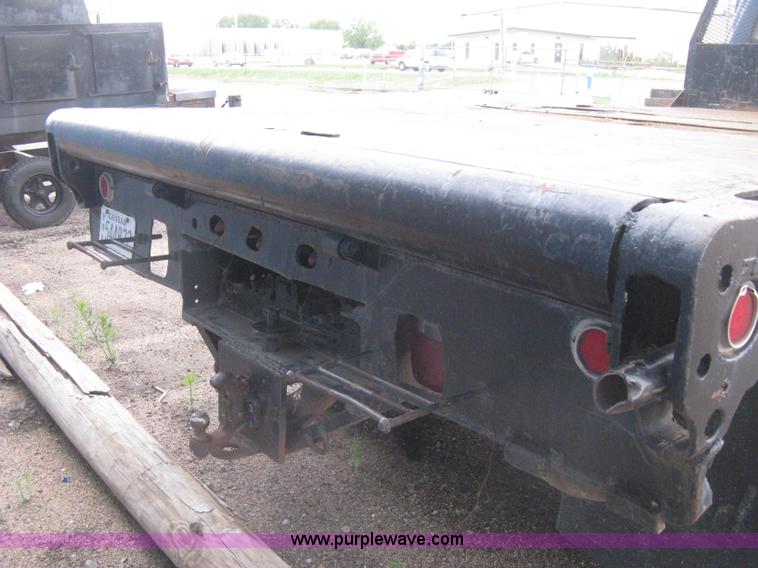 image for item H5435 1984 Ford F600G flatbed truck