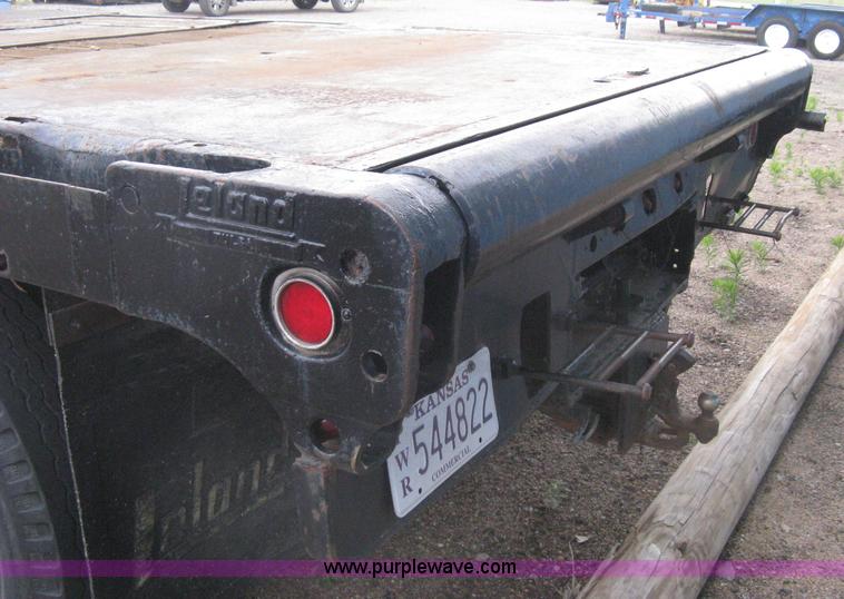 image for item H5435 1984 Ford F600G flatbed truck