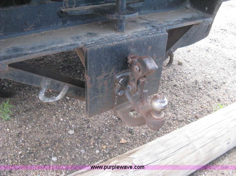 image for item H5435 1984 Ford F600G flatbed truck