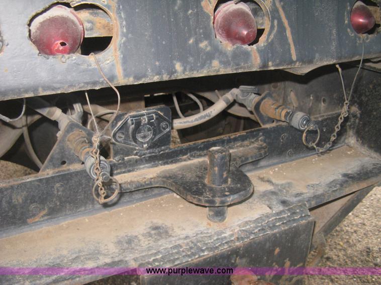 image for item H5435 1984 Ford F600G flatbed truck