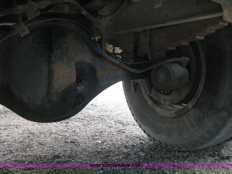 image for item H5435 1984 Ford F600G flatbed truck