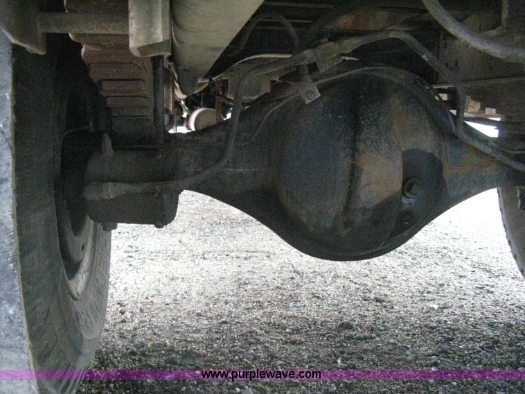 image for item H5435 1984 Ford F600G flatbed truck