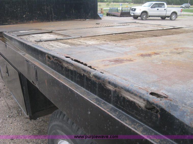 image for item H5435 1984 Ford F600G flatbed truck