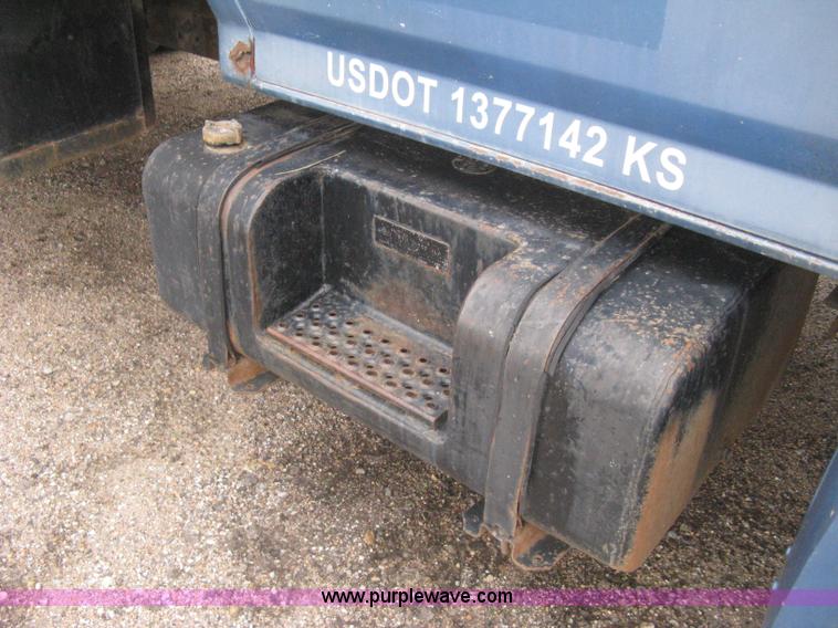 image for item H5435 1984 Ford F600G flatbed truck